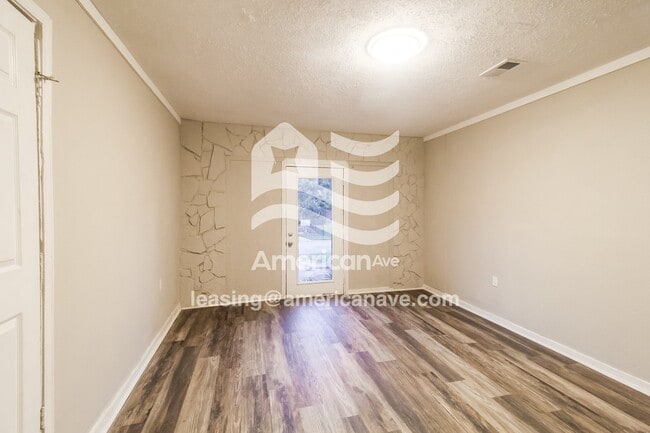 Photo - 122 Victor Rd