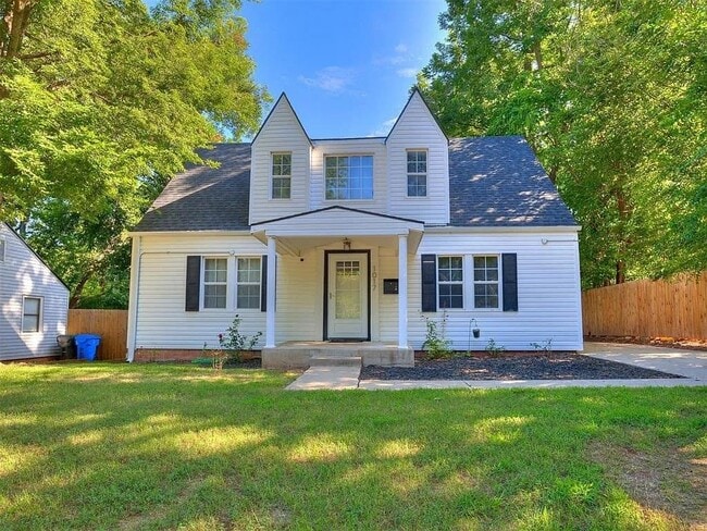 Building Photo - 1017 McFarland St