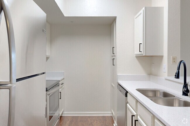 The Areca w/ Solarium - 1BD, 1BA - 888SF - Royal Palm Terrace Apartments