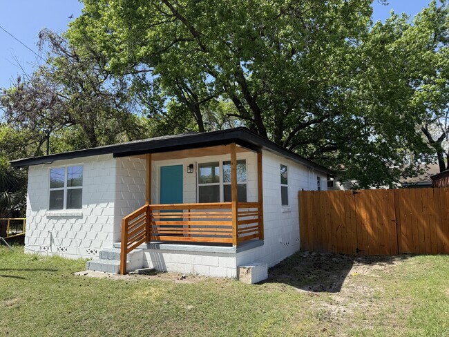 Photo - 239 Jenks St