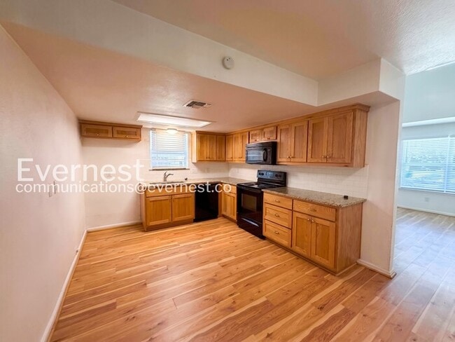 Photo - 707 Valley View Dr