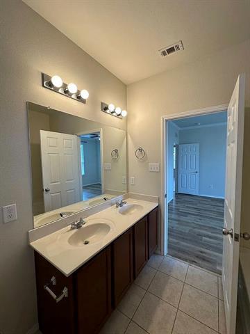 Photo - 2400 Lohani Ln