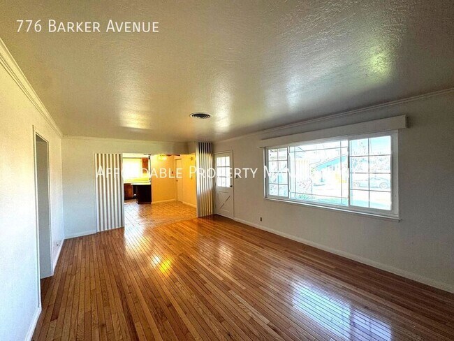 Photo - 776 Barker Ave