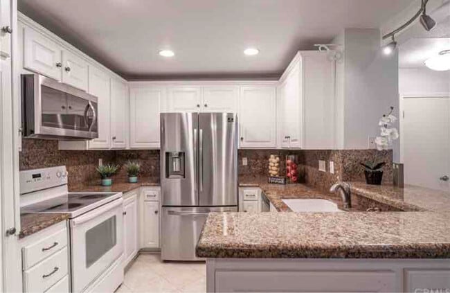 Photo - 21372 Brookhurst St Unidad 128- Room A