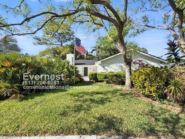 Building Photo - 3-Bedroom/2-Bath Home with Fenced Yard & Private Pool/ Available Soon!