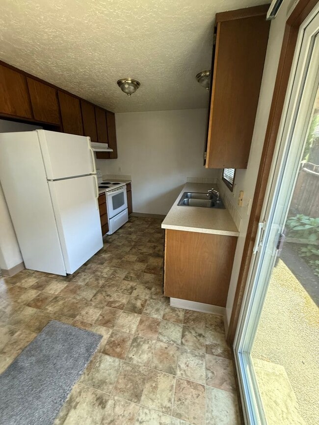 Photo - 465 N 11th St Unidad A