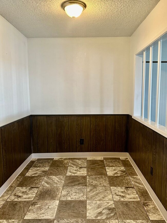 Photo - 2.2. miles to Sky Lakes Medical Center and...