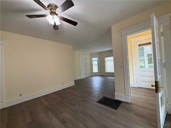 Photo - 416 Danforth St