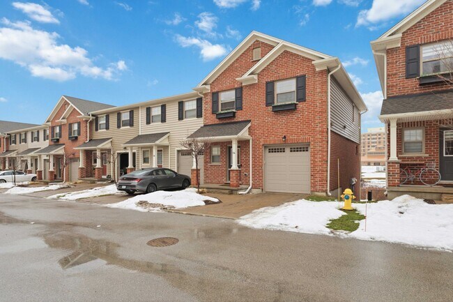 Photo - Modern End-Unit Townhouse for Rent – 114-3025 Singleton Ave | $2700 + Utilities | Available May 1 Unité 114