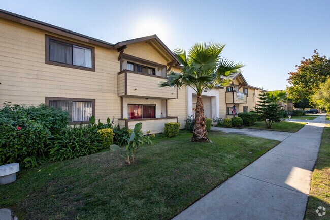 11120-11122 Arminta St - Maui Apartments