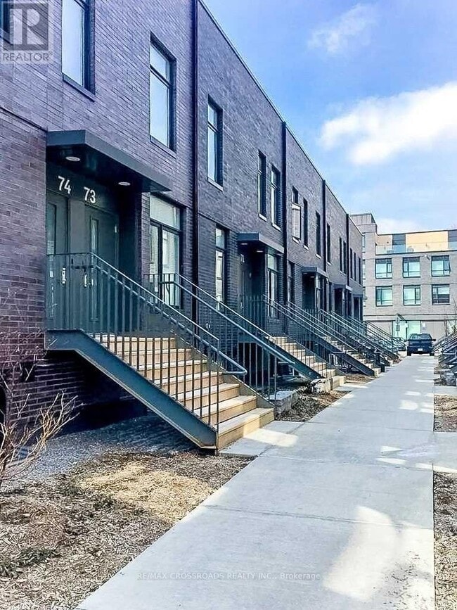 Photo - 1760 Simcoe St N