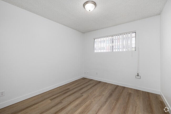 2 habitaciones, 1 baño - 770 pies cuadrados - Segundo dormitorio