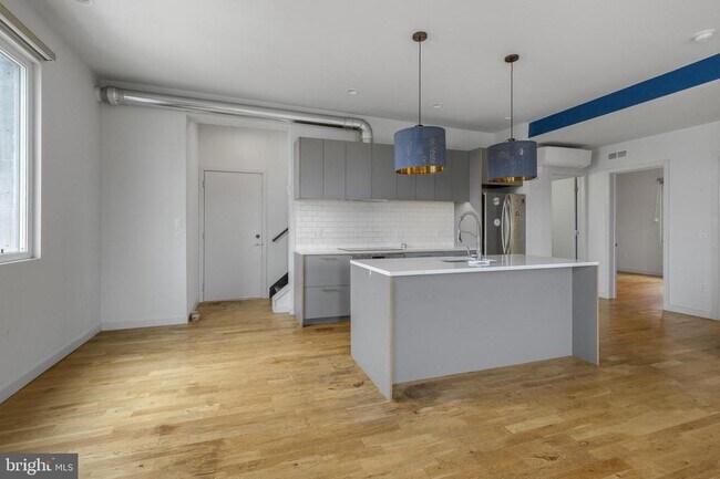 Photo - 2328-32 Memphis St Unit E5