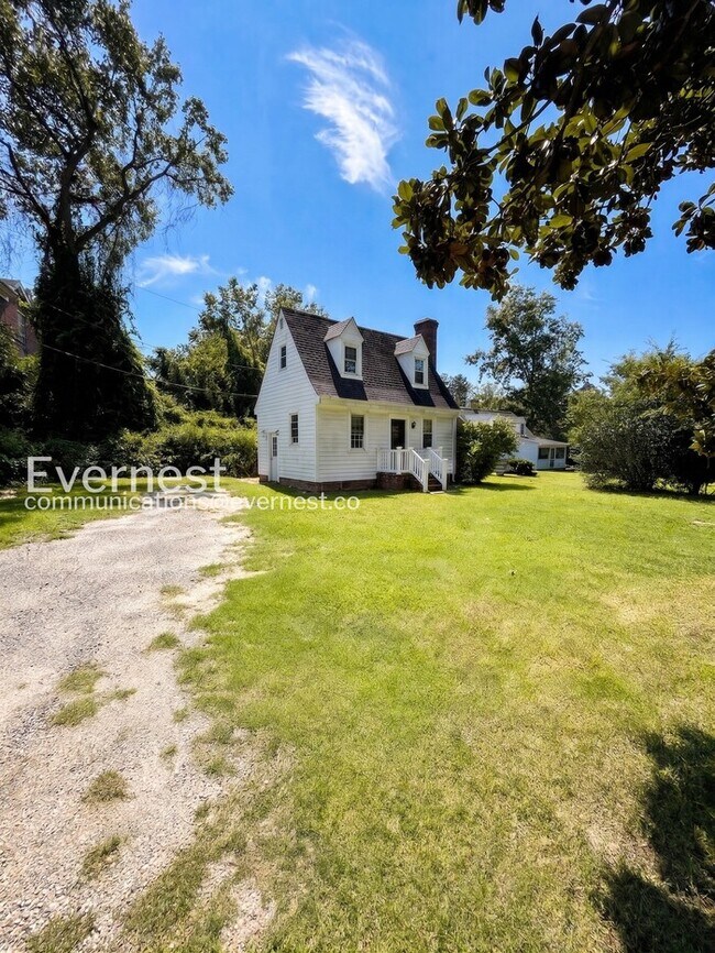 111 Woods Dr