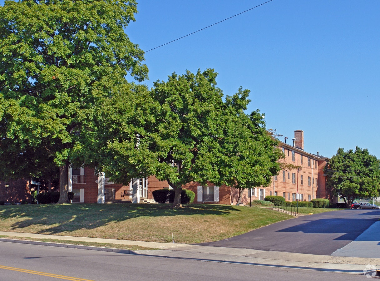 Williamsburg Plaza - Williamsburg Plaza Apartments