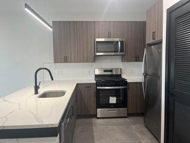 Photo - 133 Mallory Ave Unidad 405