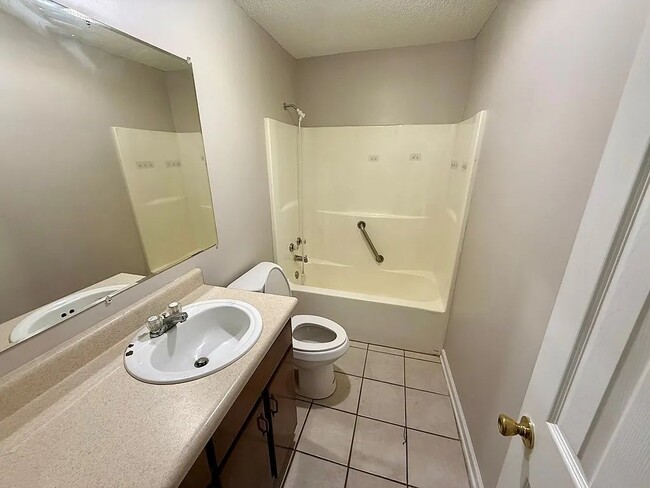 Photo - 213 Randolph St