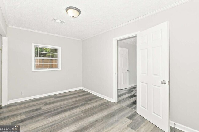 Photo - 596 Crestmont Ct