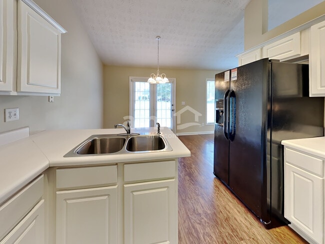 Photo - 2103 Yarbrough Way