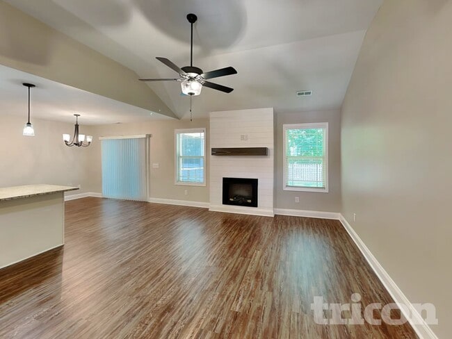 Photo - 223 Fieldstone Ln
