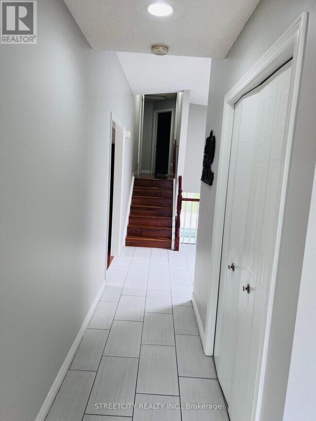 Photo - 1279 Aldersbrook Rd