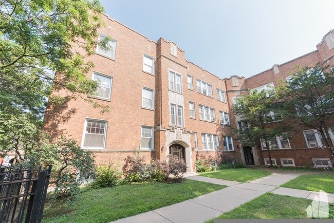 Building Photo - 1829 W Foster Ave