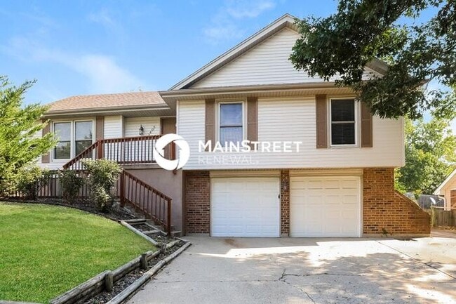 Building Photo - 3 Bedroom Pet-Friendly Home in Independence, MO with Main Street Renewal