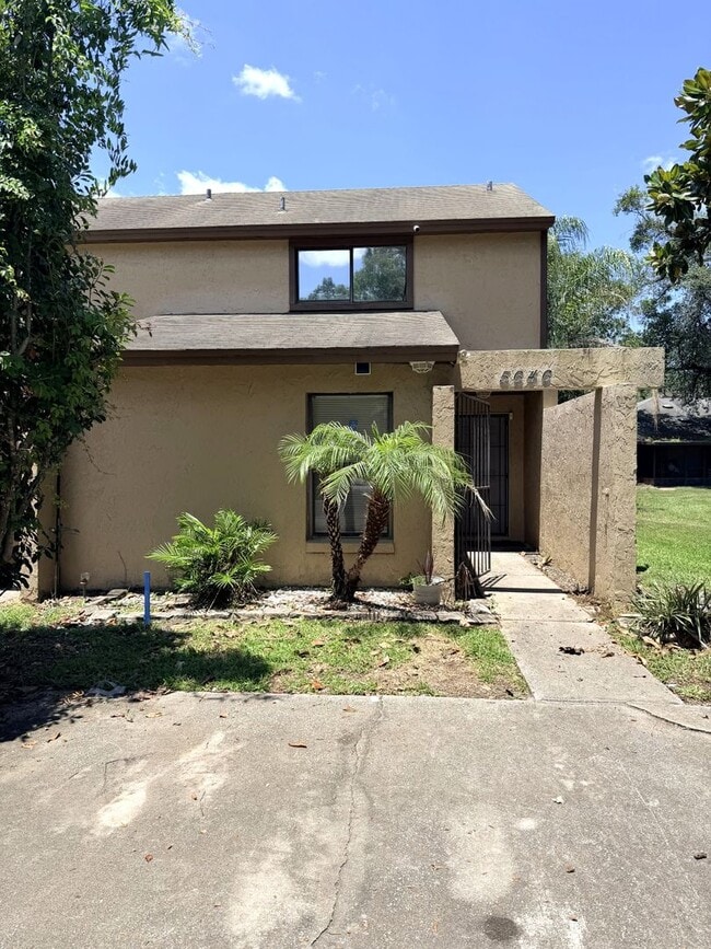 Building Photo - 2 Bedroom / 2 Bathroom Whispering Pines Townhome