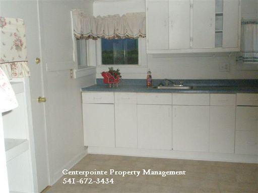 Photo - 2 Bedroom House with Large Yard