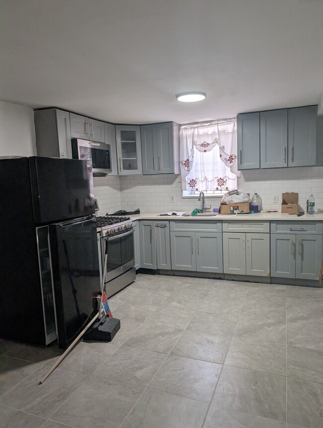 Building Photo - 849 E 227th St Unit #1 Rental