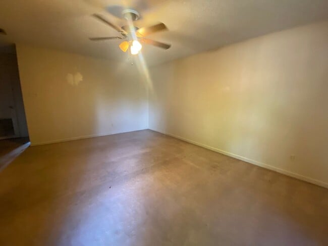 Photo - 425 Steele Ave Unit B