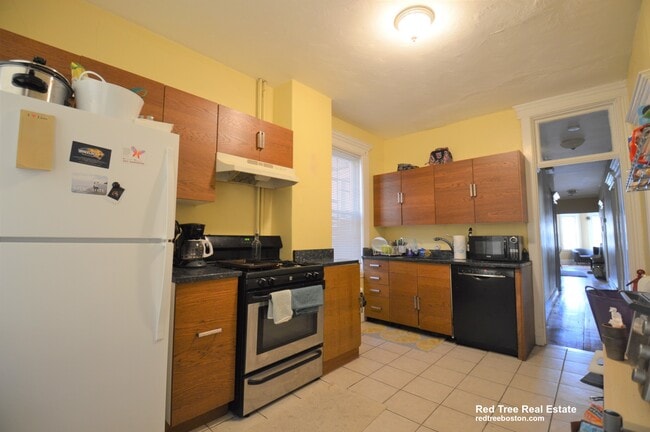 Building Photo - 1721 Commonwealth Ave Unit 3-bed Brighton Rental