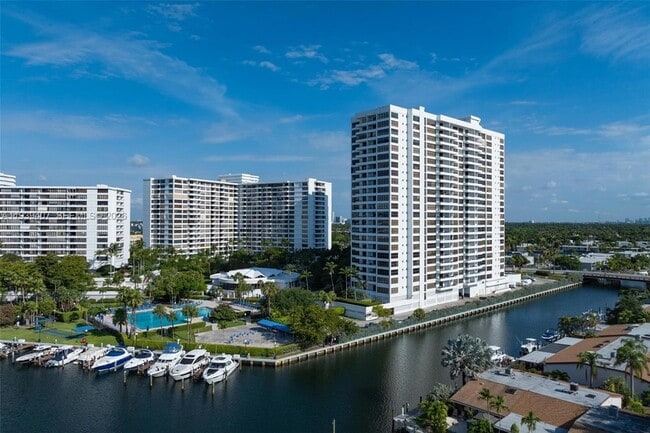 Building Photo - 2500 Parkview Dr Unit 2517