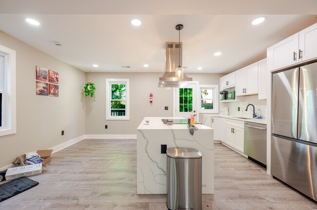 Photo - 4523 Dix St NE