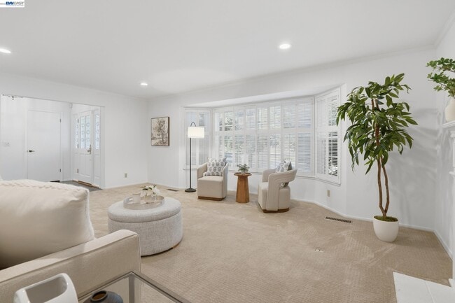 Photo - 2402 Royal Oaks Dr