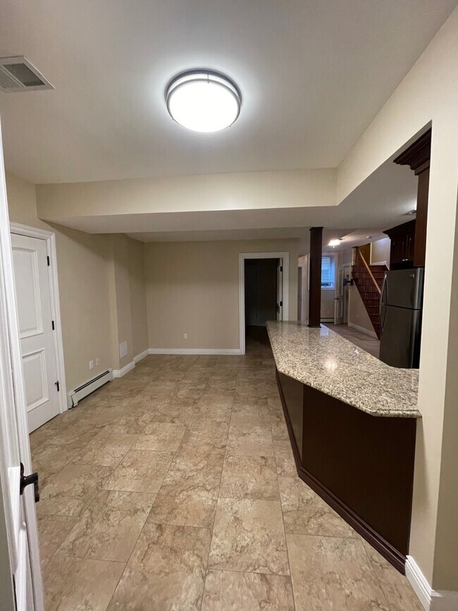 Photo - 282 Vernon Ave