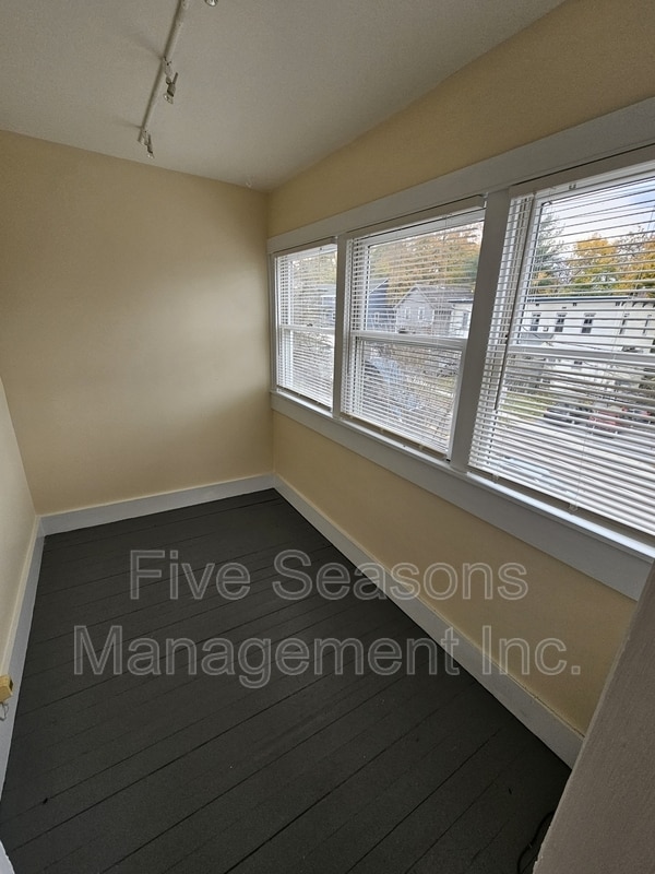 Photo - 465-467-467 Colchester Ave