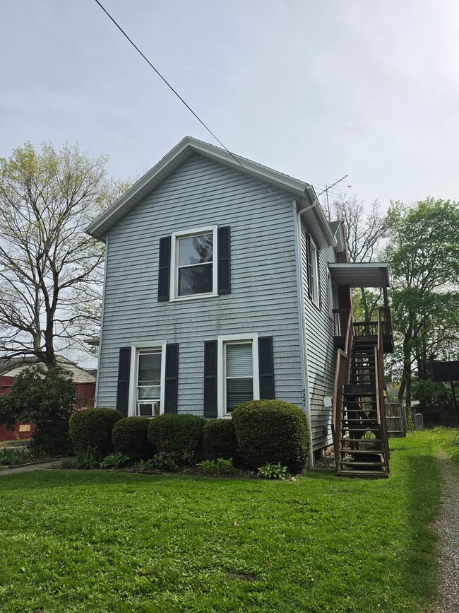 Building Photo - Kent 1 Bedroom 1 Bath (Upstairs Apartment)