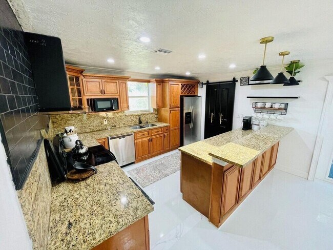 Photo - 5537 SW 6th St