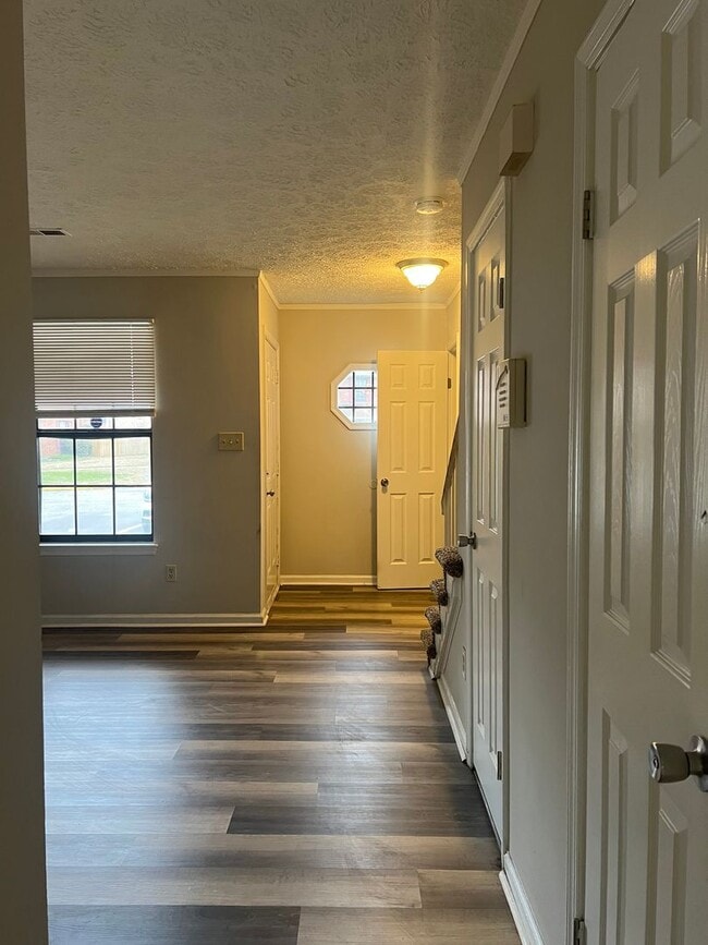 Photo - 365 Deputy Ln