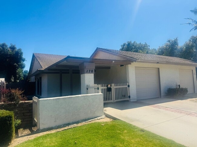 Building Photo - Simple, Stylish, and Ready for You!