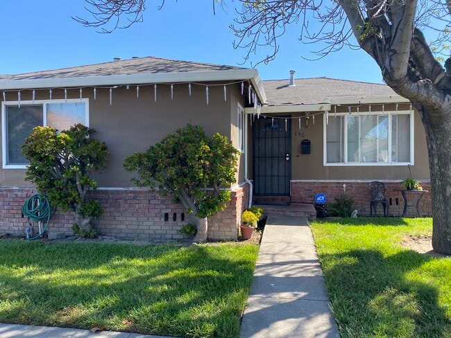 Building Photo - 790 14th N St Unit 790 N 14th 1 bdrm Dplx