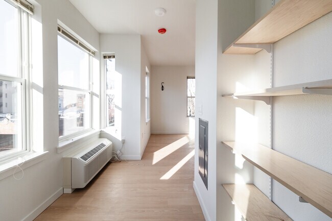 Emmons Place North - Studio