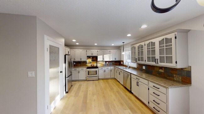 Photo - 9533-9563 63 Ave