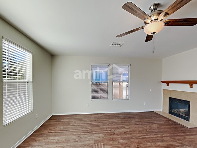 Photo - 221 W Vuelta Friso