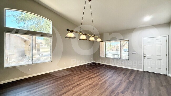 Photo - 800 N Soho Pl