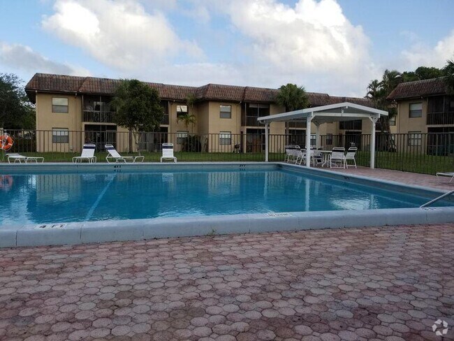 Building Photo - 6832 Palmetto Cir S Unit 204 Rental