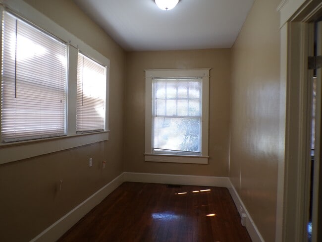 Photo - 952 7th St SW