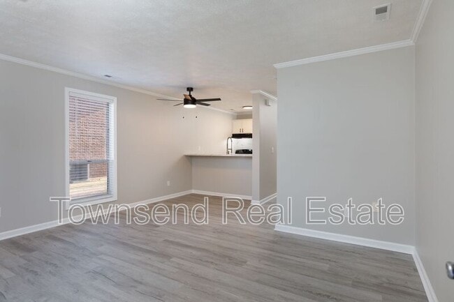 Building Photo - 5866-C Century Oaks Drive