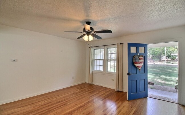 Photo - 487 S Center St